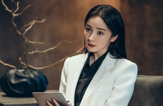 《刺杀小说家》一起曝光了“全员集结”版同名海报