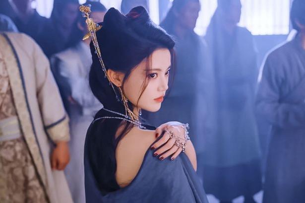 《长月烬明》白鹿被曝哭丧脸，表演却爆掉