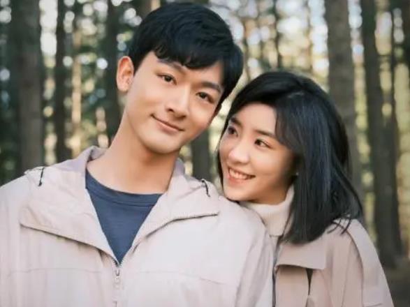 《西出玉门》故事情节扣人心弦，男女主人公帅气美丽