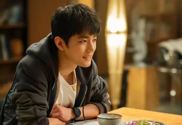 《骄阳伴我》盛阳与简冰，跨越十年的邂逅与成长