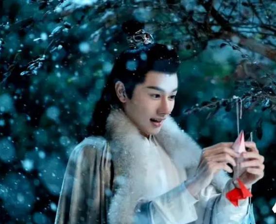 王佑硕暖心演绎公子容钰，《烬相思》甜蜜上线