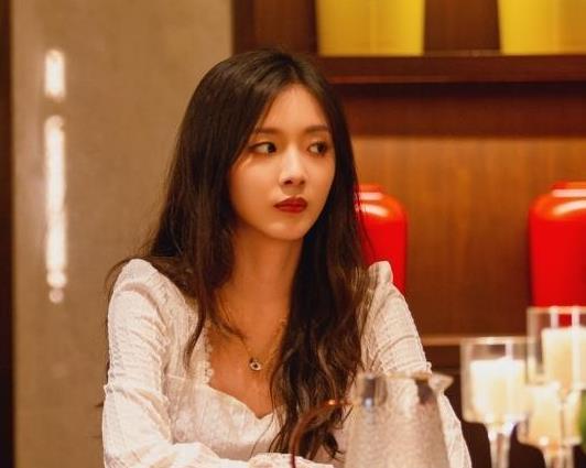 微信小程序短剧剧本《腹黑养女》成为新宠！