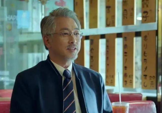 《叠影狙击》中角色身亡如何推动情节发展