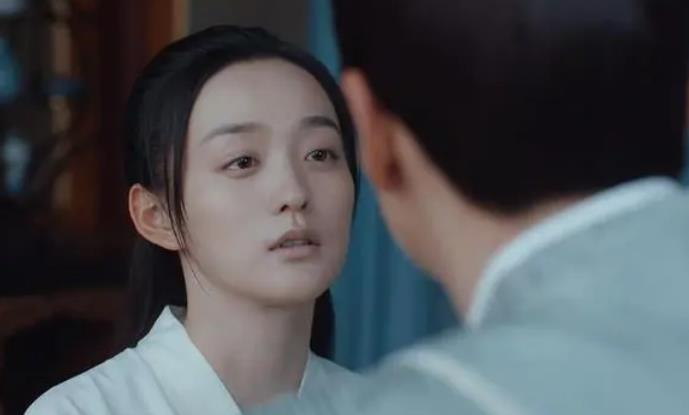 美貌和聪明并不是全部，更重要的是内心的强大和坚韧