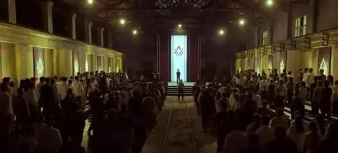 《无所畏惧》讲述了罗英子在遭遇丈夫出轨、债务危机