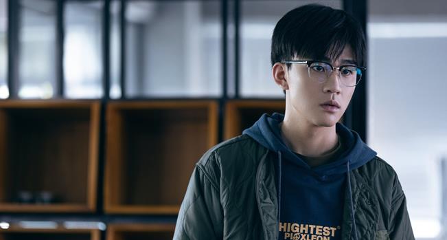 新电影《热搜》预告震撼上线，揭露选秀女产业链丑闻