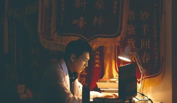 靳东再度担当主角，演绎落地式医疗队员马嘉