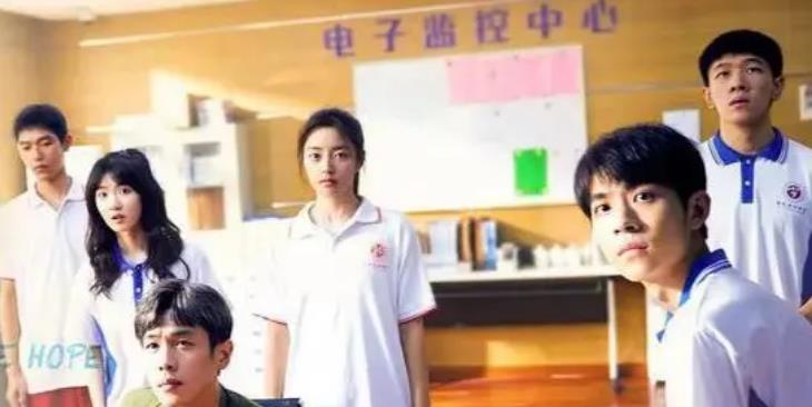 徐若晗在《鸣龙少年》中甜美气场满满，引人注目！