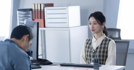 快手推出的《超能坐班族》笑翻观众，满玥的职场故事引人入胜