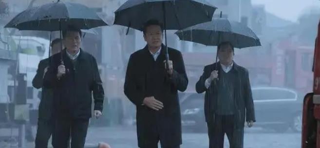 浓烈话题性引人注目，《江河日上》打破屏障！