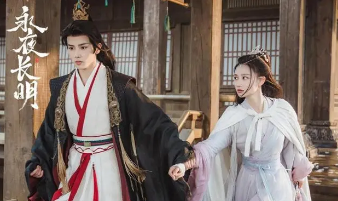 李菲吻戏升级，甜蜜与虐心并存的短剧推荐《永夜长明》  ！